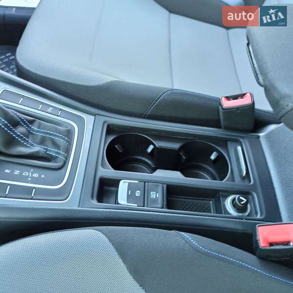 Хетчбек Volkswagen e-Golf 2015 в Старокостянтинові фото 80 Хетчбек Volkswagen e-Golf 2015 в Старокостянтинові