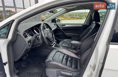 Хэтчбек Volkswagen e-Golf 2017 в 