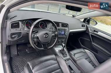 Хэтчбек Volkswagen e-Golf 2017 в 