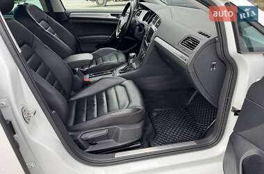 Хэтчбек Volkswagen e-Golf 2017 в 