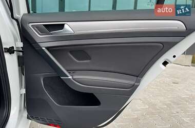 Хэтчбек Volkswagen e-Golf 2017 в 