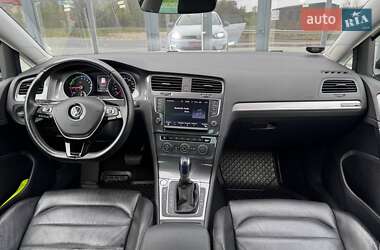 Хэтчбек Volkswagen e-Golf 2017 в 