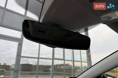 Хэтчбек Volkswagen e-Golf 2017 в 