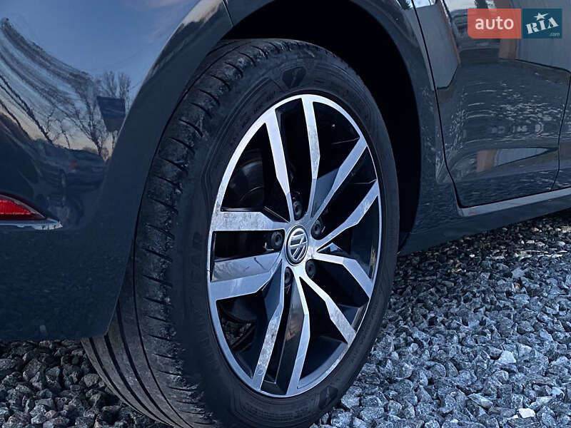 Хетчбек Volkswagen e-Golf 2020 в Самборі