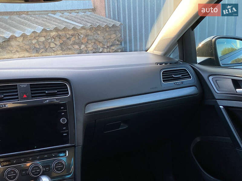 Хетчбек Volkswagen e-Golf 2020 в Самборі