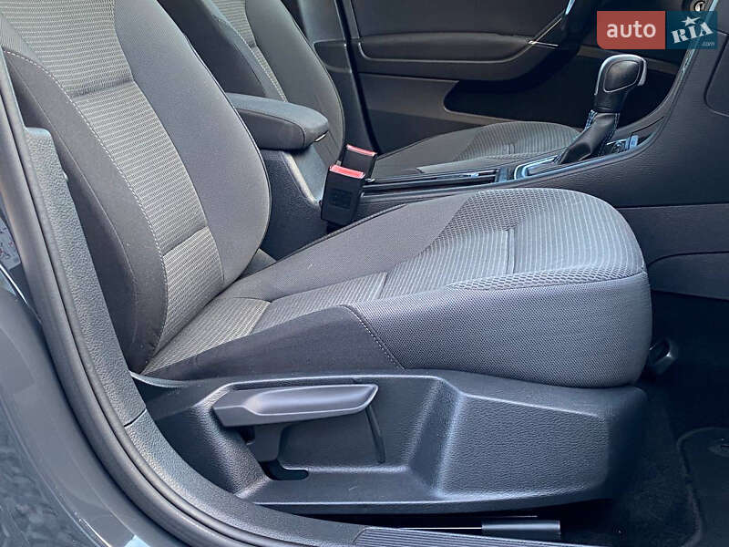 Хетчбек Volkswagen e-Golf 2020 в Самборі