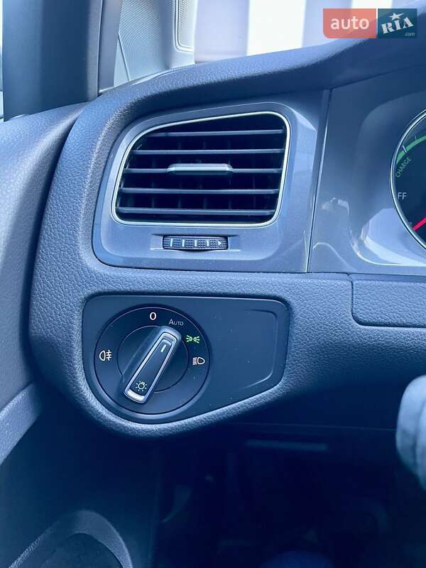 Хетчбек Volkswagen e-Golf 2016 в Одесі