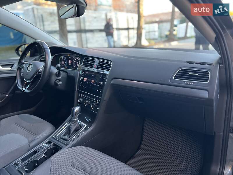 Хэтчбек Volkswagen e-Golf 2019 в Львове