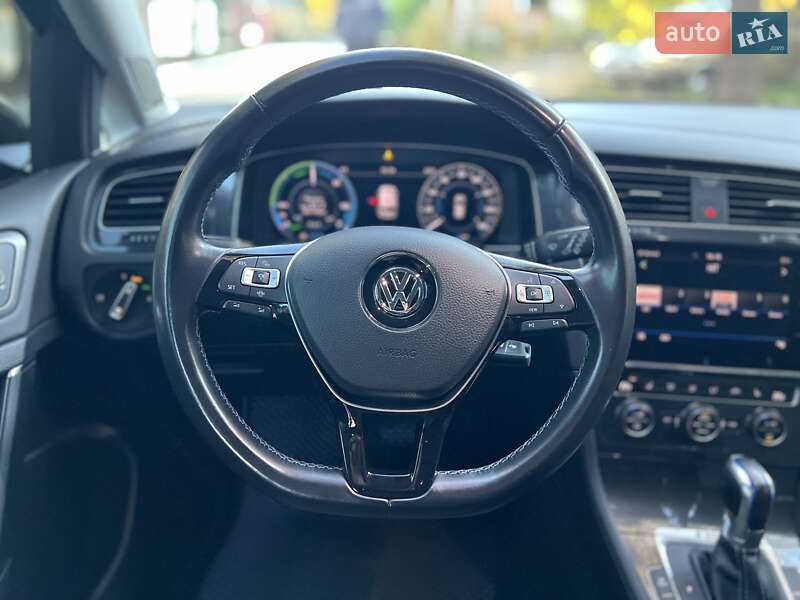 Хэтчбек Volkswagen e-Golf 2019 в Львове