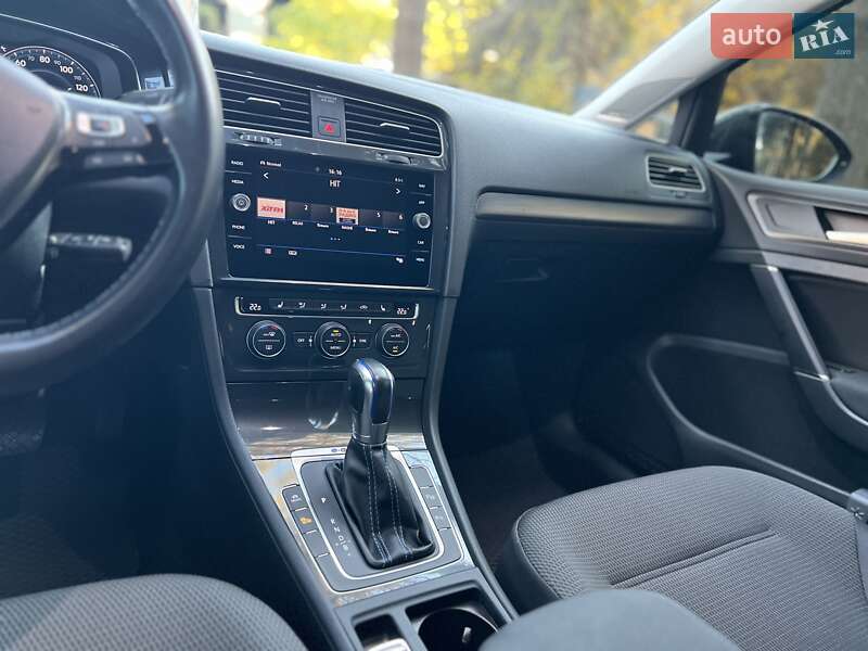 Хэтчбек Volkswagen e-Golf 2019 в Львове