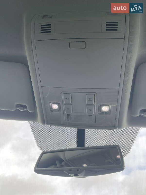 Хэтчбек Volkswagen e-Golf 2015 в Львове