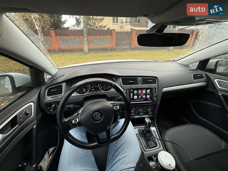 Хетчбек Volkswagen e-Golf 2017 в Дніпрі