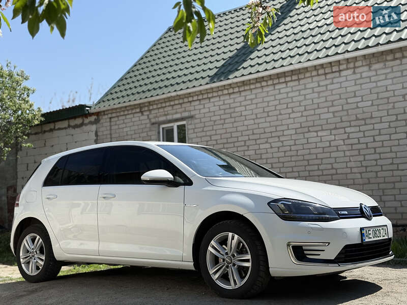 Хетчбек Volkswagen e-Golf 2017 в Дніпрі