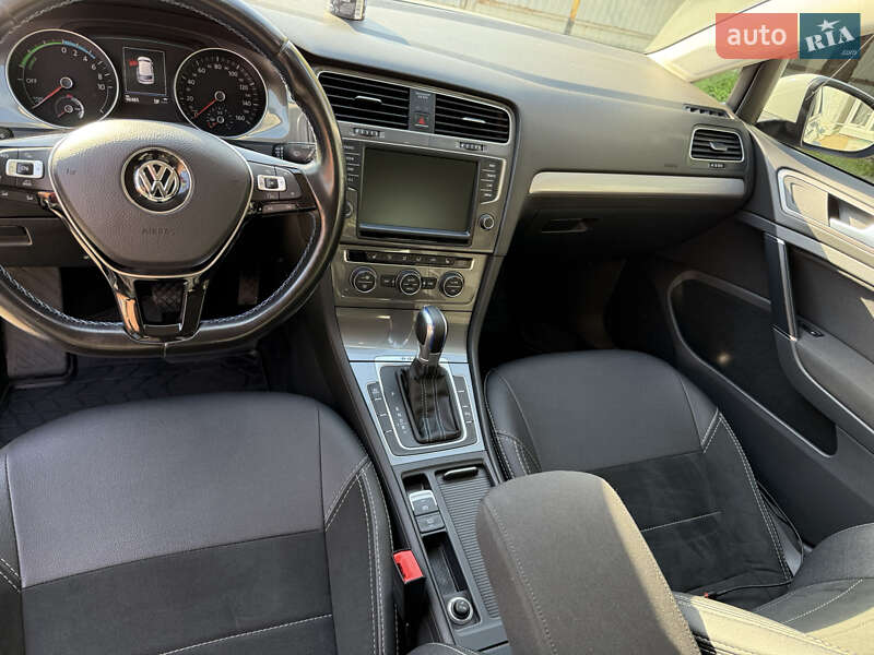 Хетчбек Volkswagen e-Golf 2017 в Дніпрі