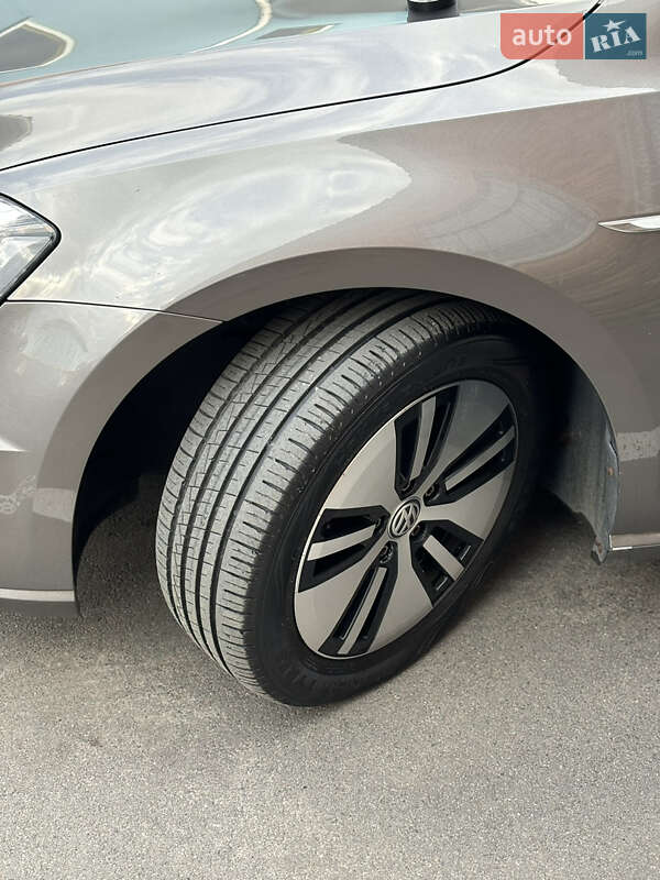 Хетчбек Volkswagen e-Golf 2014 в Умані