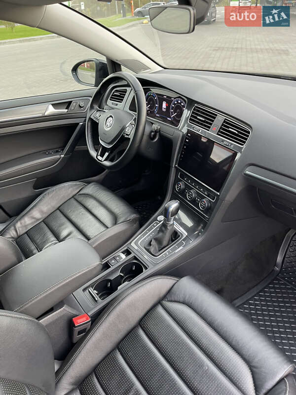 Хэтчбек Volkswagen e-Golf 2018 в Луцке