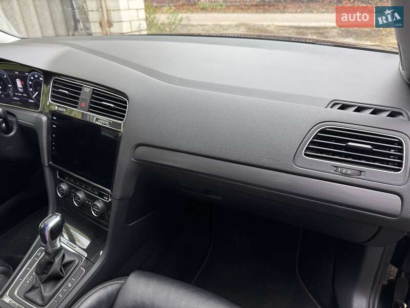 Хетчбек Volkswagen e-Golf 2018 в Запоріжжі