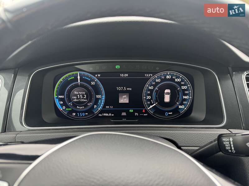 Хетчбек Volkswagen e-Golf 2018 в Запоріжжі