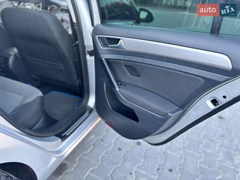 Хетчбек Volkswagen e-Golf 2014 в Тернополі