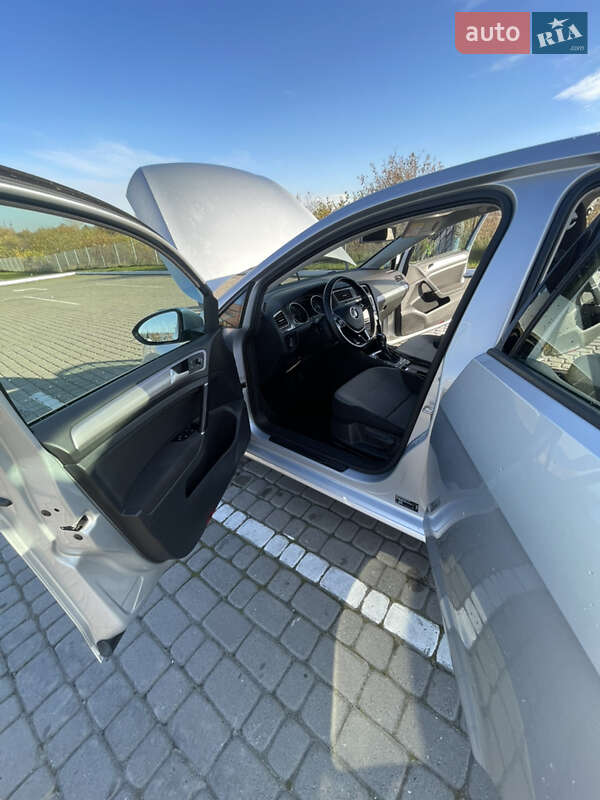 Хетчбек Volkswagen e-Golf 2015 в Львові