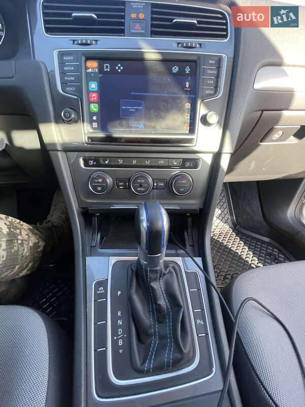 Хетчбек Volkswagen e-Golf 2015 в Львові