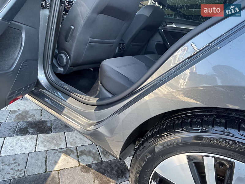 Хэтчбек Volkswagen e-Golf 2019 в Львове