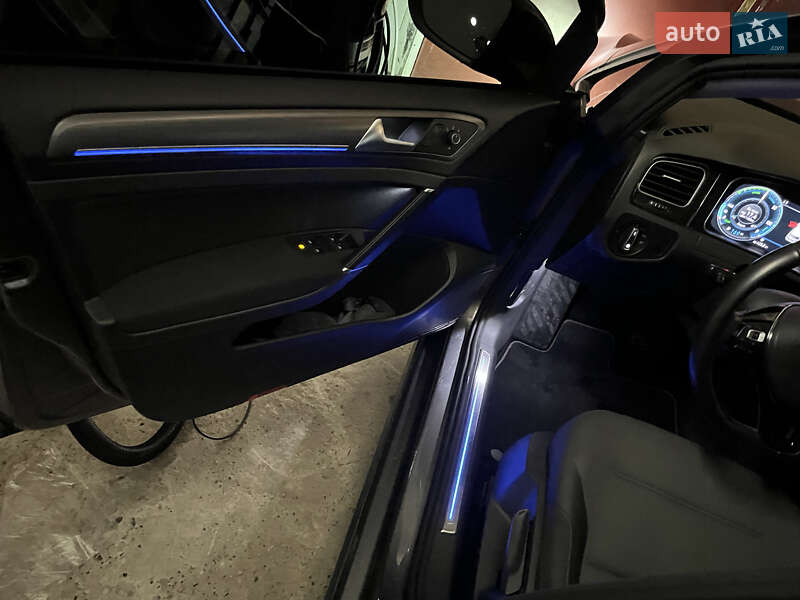 Хэтчбек Volkswagen e-Golf 2019 в Львове