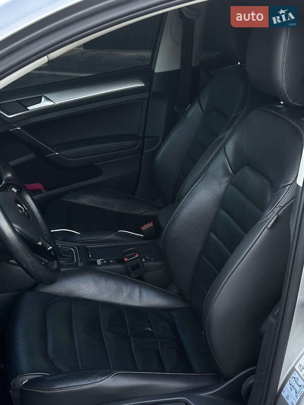 Хэтчбек Volkswagen e-Golf 2016 в Самборе фото 16 Хэтчбек Volkswagen e-Golf 2016 в Самборе