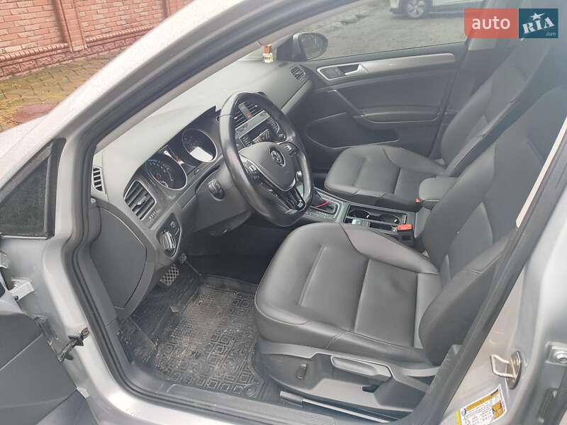 Хэтчбек Volkswagen e-Golf 2015 в Каменец-Подольском