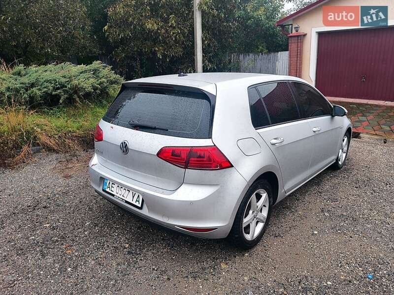 Хэтчбек Volkswagen e-Golf 2015 в Каменец-Подольском