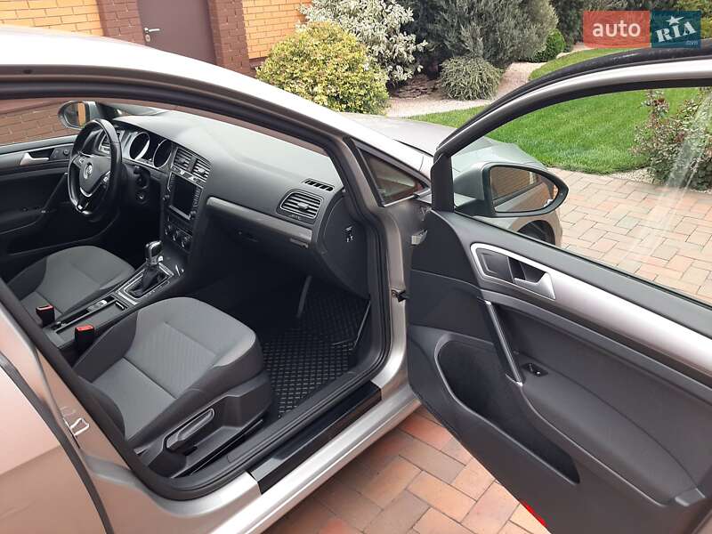 Хэтчбек Volkswagen e-Golf 2015 в Полтаве