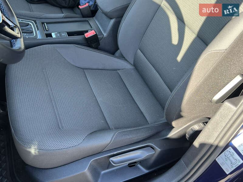 Хэтчбек Volkswagen e-Golf 2018 в Дрогобыче