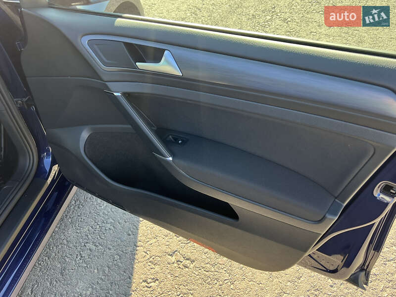 Хэтчбек Volkswagen e-Golf 2018 в Дрогобыче