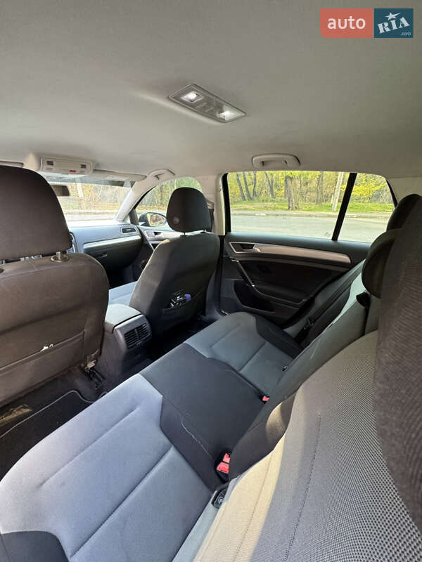 Хэтчбек Volkswagen e-Golf 2016 в Запорожье