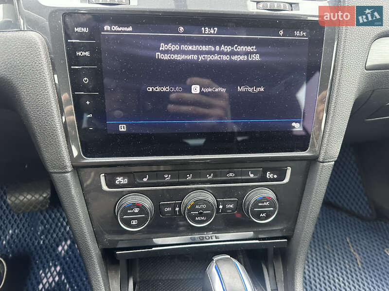 Хэтчбек Volkswagen e-Golf 2018 в Киеве