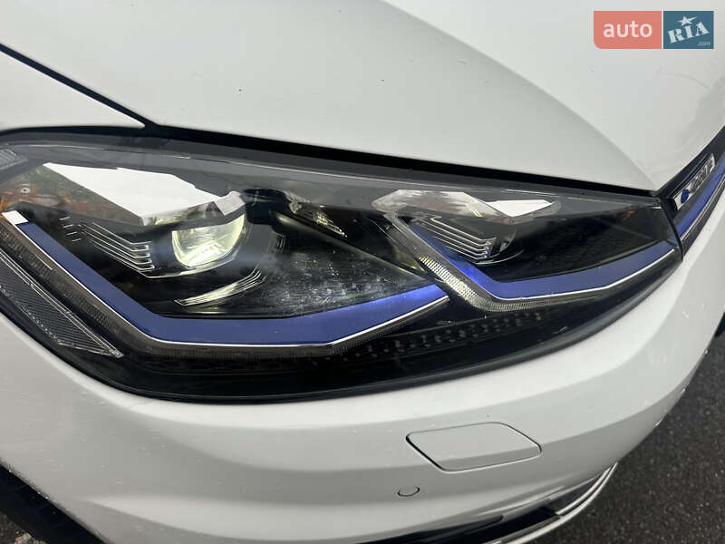 Хэтчбек Volkswagen e-Golf 2018 в Киеве