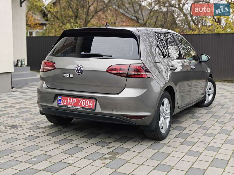 Хэтчбек Volkswagen e-Golf 2015 в Ивано-Франковске