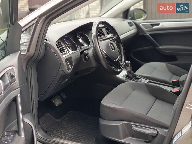 Хэтчбек Volkswagen e-Golf 2015 в Ивано-Франковске