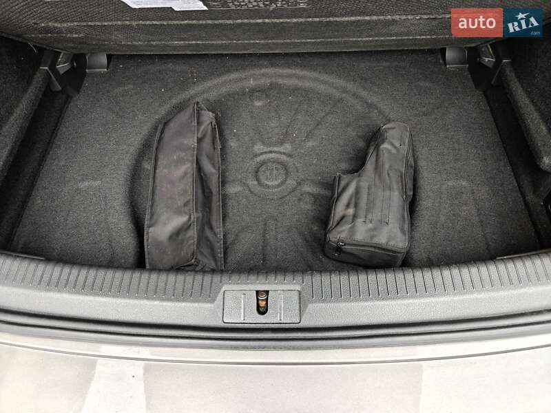 Хэтчбек Volkswagen e-Golf 2015 в Ивано-Франковске