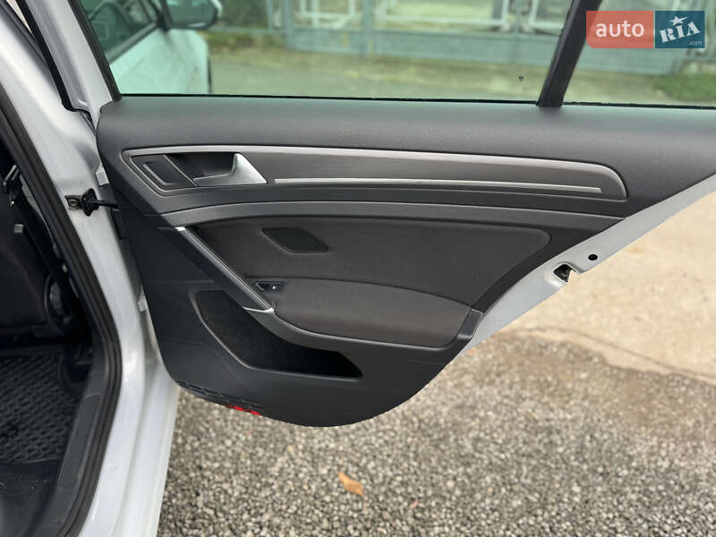 Хэтчбек Volkswagen e-Golf 2017 в Ровно