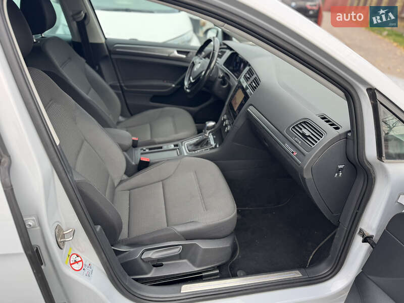 Хэтчбек Volkswagen e-Golf 2017 в Ровно