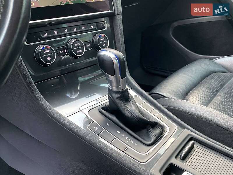 Хетчбек Volkswagen e-Golf 2018 в Львові фото 13 Хетчбек Volkswagen e-Golf 2018 в Львові