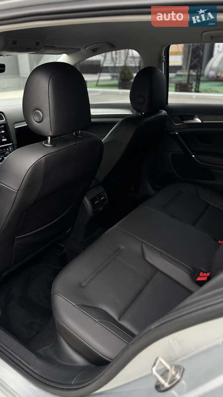 Хэтчбек Volkswagen e-Golf 2019 в Киеве