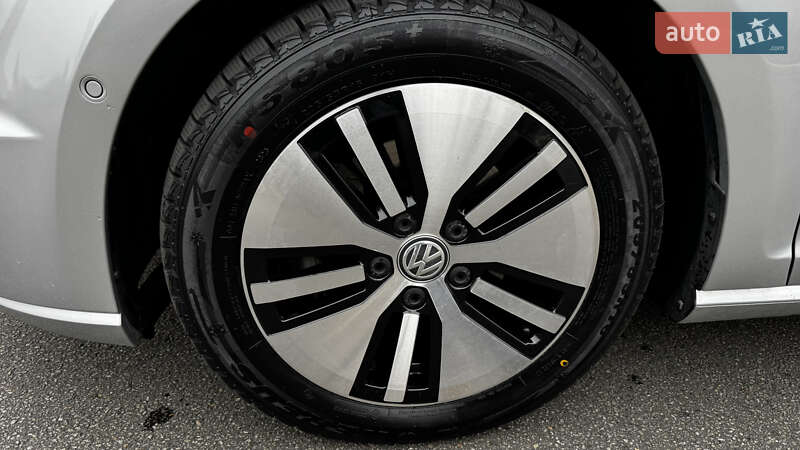 Хэтчбек Volkswagen e-Golf 2019 в Киеве