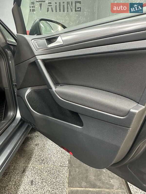 Хетчбек Volkswagen e-Golf 2019 в Житомирі