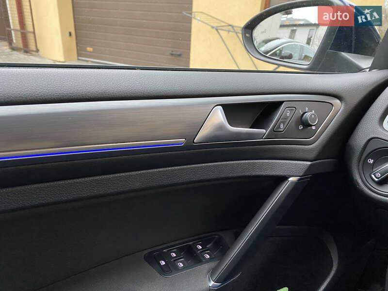 Хэтчбек Volkswagen e-Golf 2018 в Львове фото 9 Хэтчбек Volkswagen e-Golf 2018 в Львове