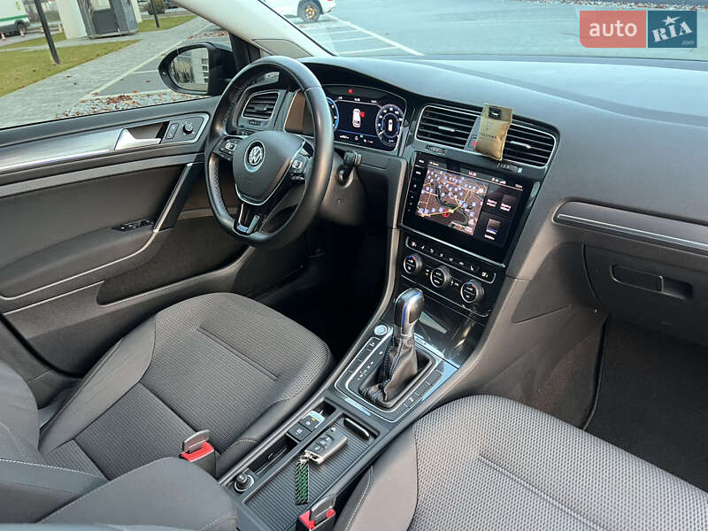 Хэтчбек Volkswagen e-Golf 2018 в Мукачево