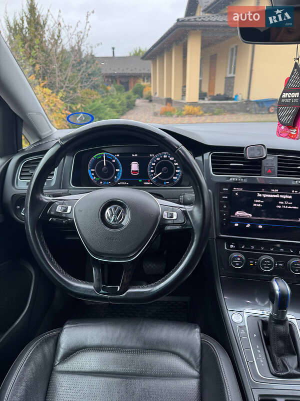 Хетчбек Volkswagen e-Golf 2019 в Києві