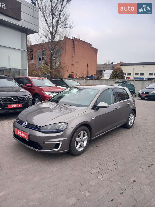 Volkswagen e-Golf 2015