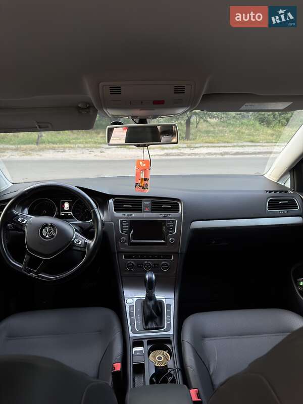 Хэтчбек Volkswagen e-Golf 2014 в Полтаве